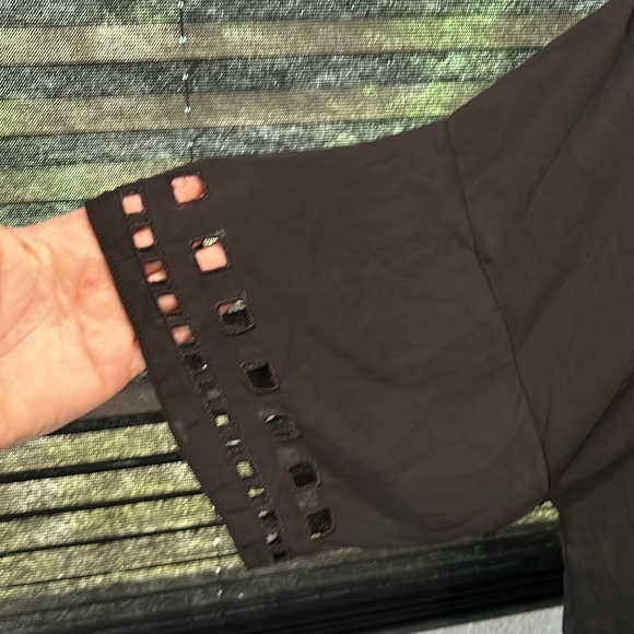 Buckle Black Women’s Black V-Neck Embroidered Cut-Out Wide Sleeve Top Medium - Picture 9 of 12